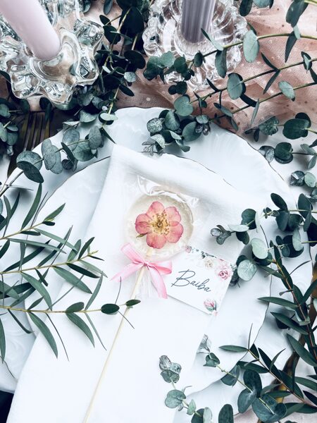 Dizaina kartīte pie karameles